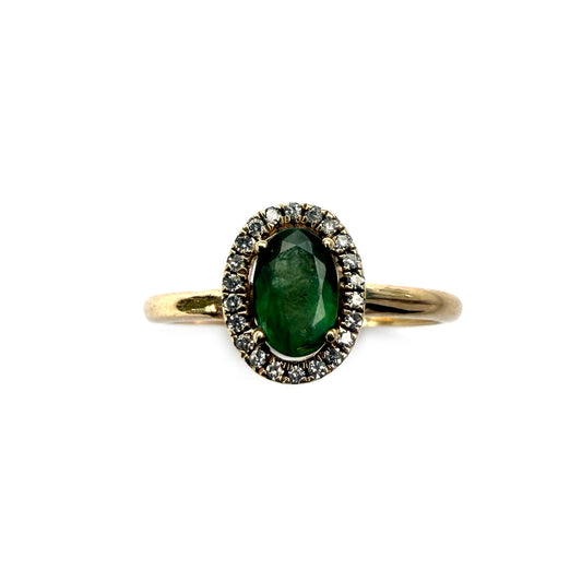 Anillo en oro amarillo 10k con esmeralda ovalada y halo de diamantes 0.08ctw