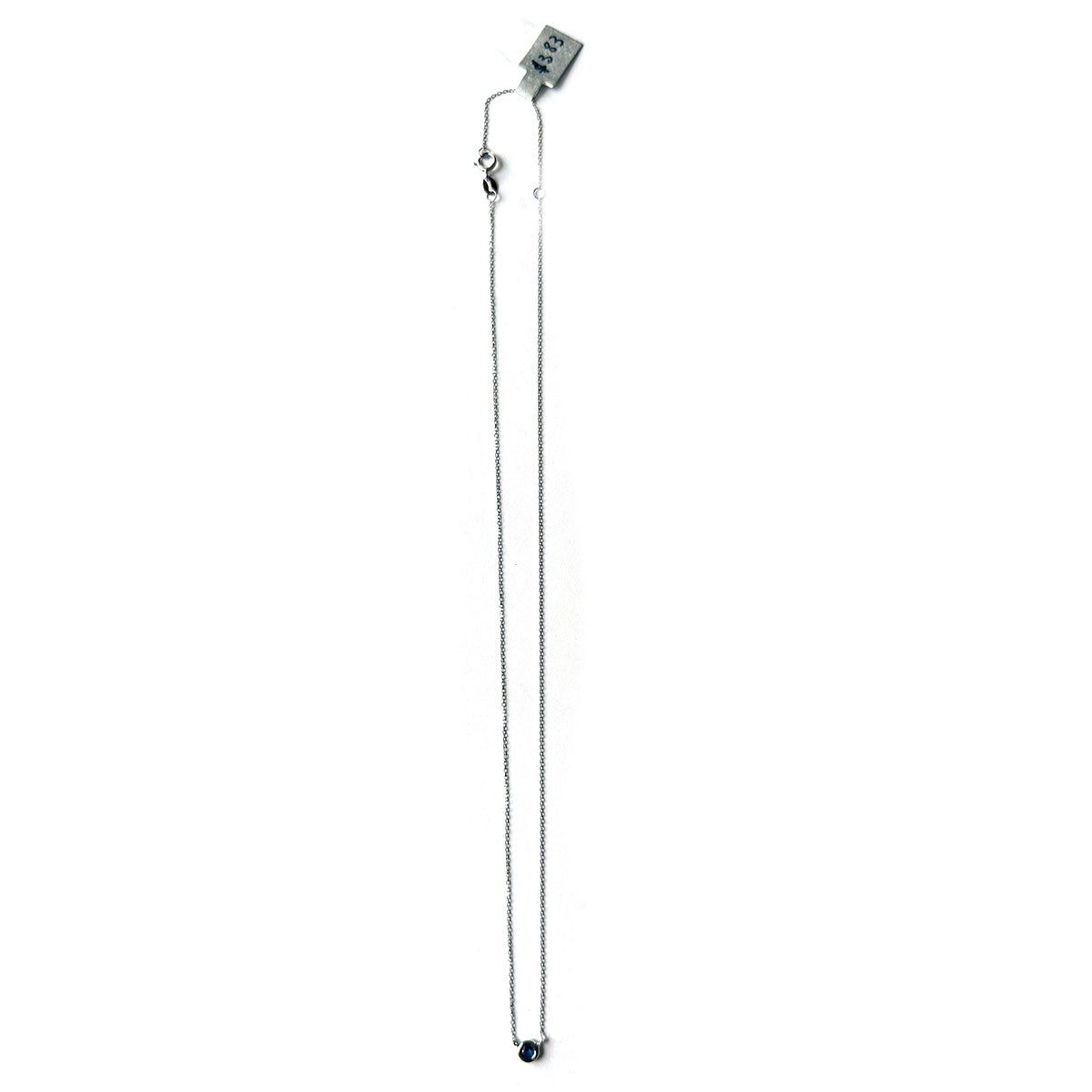 Collar en oro blanco 14K con zafiro biselado
