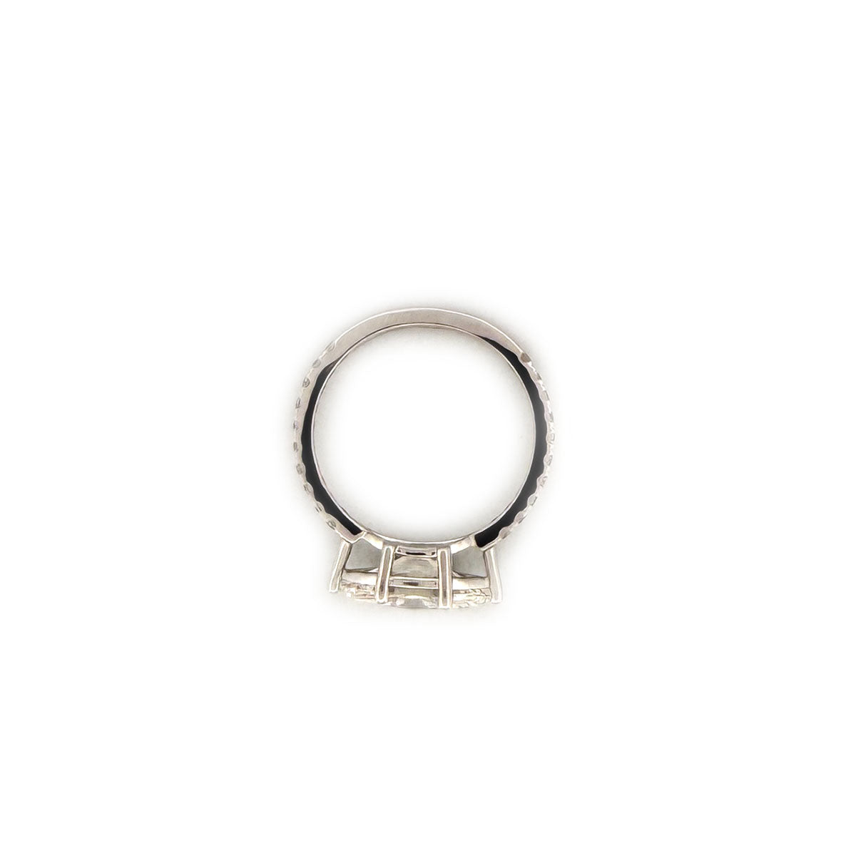 Anillo oro blanco 14K con diamante corte marquesa central y redondos en el aro 2.30ctw laboratorio
