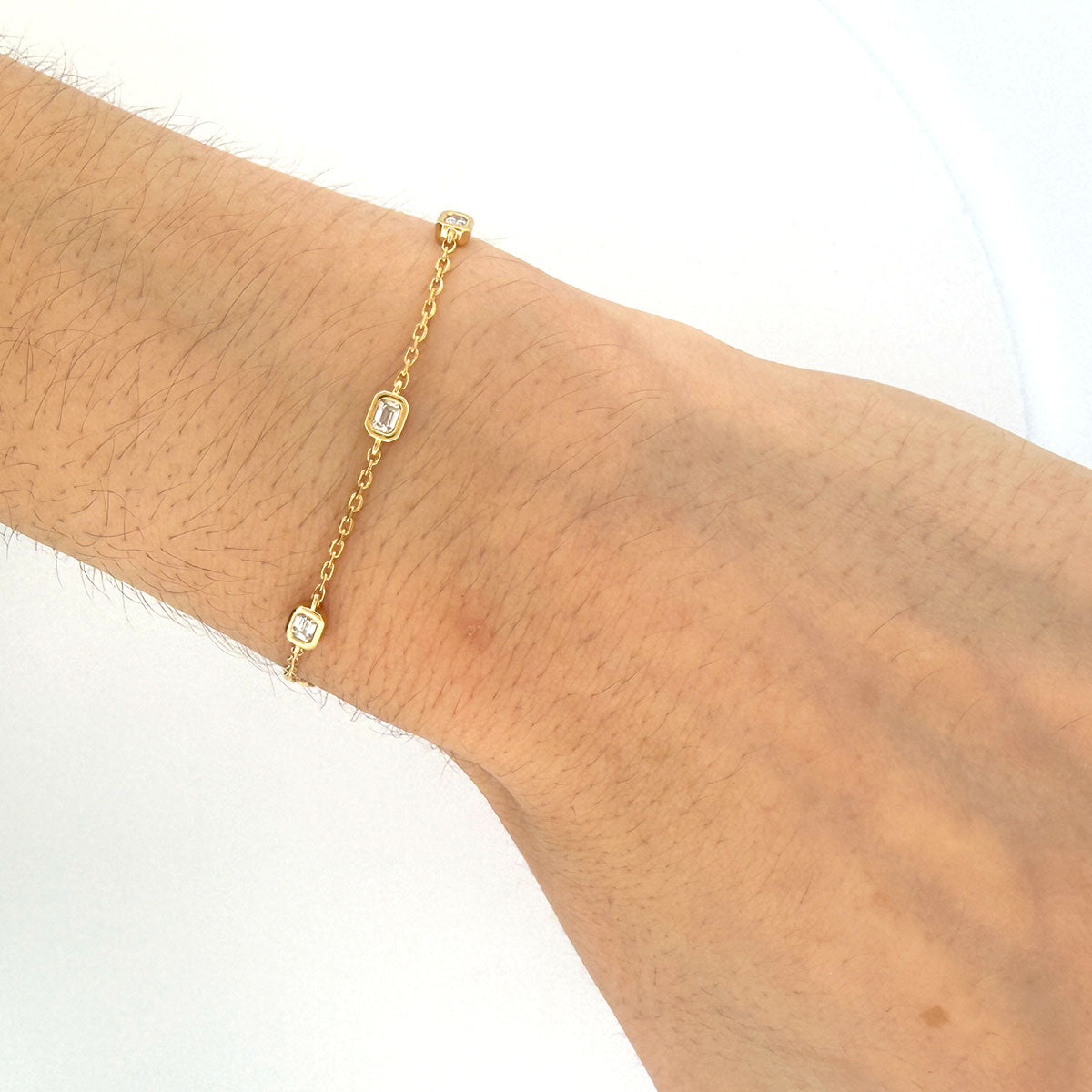 Pulsera de plata en baño de oro amarillo con diamantes corte esmeralda de laboratorio 0.50ctw