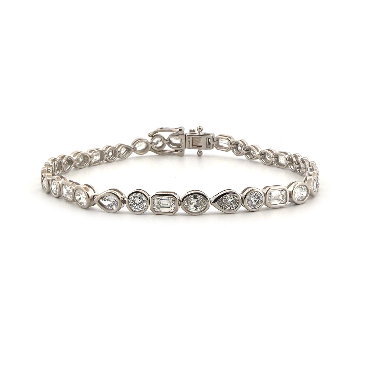 Pulsera de plata con diamantes de laboratorio en varias formas 4.80ctw
