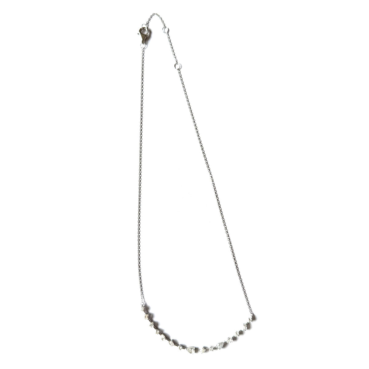 Collar en plata con curva de diamantes de varias formas de laboratorio 1.52ctw