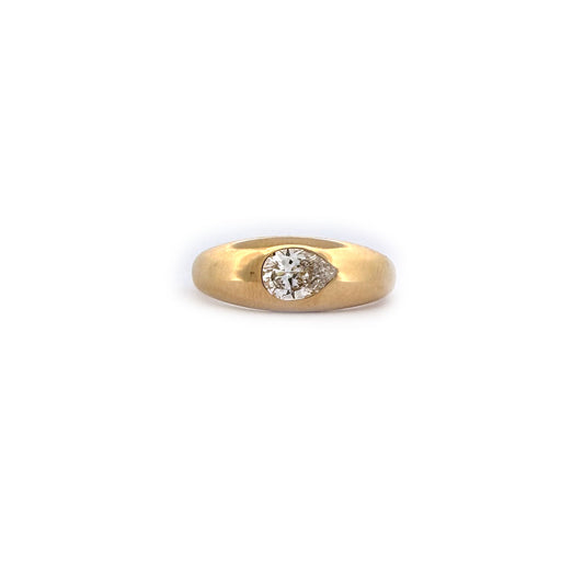 Anillo en oro amarillo 14K grueso con diamante corte pera de laboratorio 0.75ct incrustado