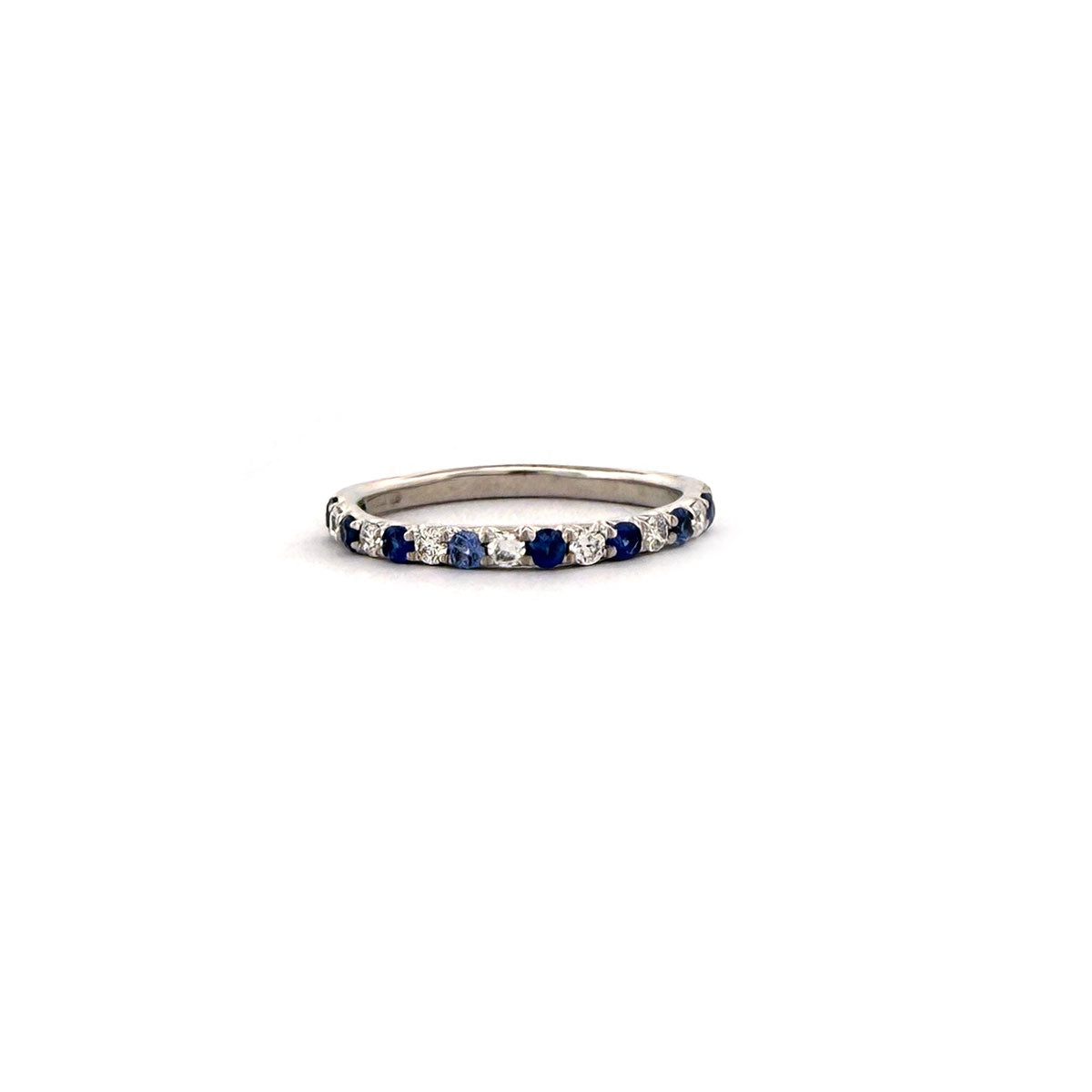 Anillo medio cintillo en plata con diamantes de laboratorio 0.25ctw y zafiros de Laboratorio 0.32ctw