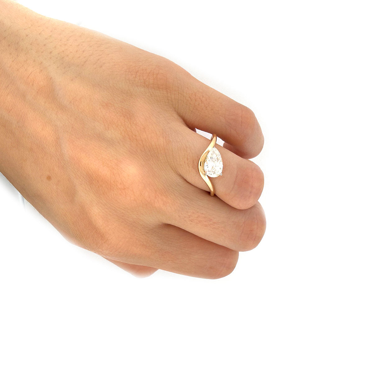 Anillo en oro amarillo 14K de curva con diamante corte pera de laboratorio 1ct