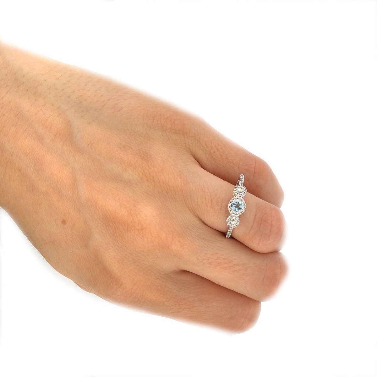 Anillo en oro blanco 14K con aquamarina redonda 0.11ct y diamantes 0.16ctw