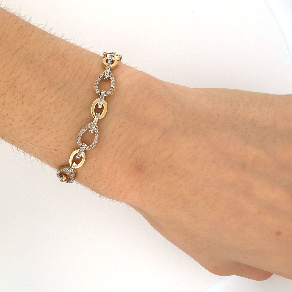 Pulsera de plata  con baño de oro amarillo con eslabones de gota con diamantes 1ctw