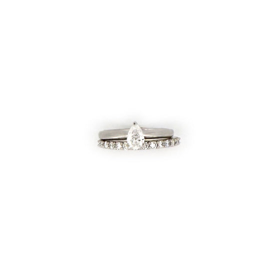 Set de anillo de compromiso corte pera y medio cintillo de diamantes de laboratorio 1ctw