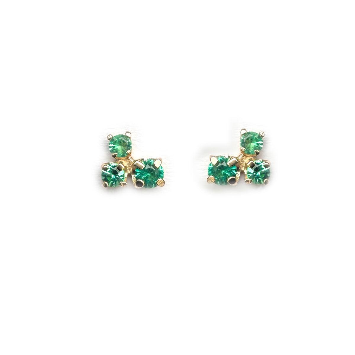 Aretes en oro amarillo 14K con tres esmeraldas redondas