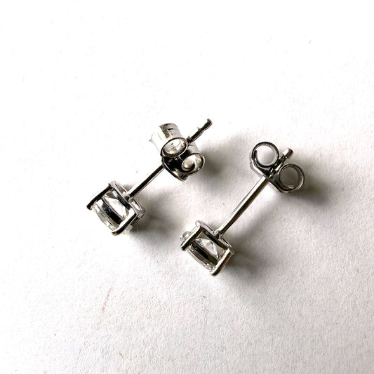 Aretes de plata studs de diamantes ovalados de laboratorio 0.60ctw