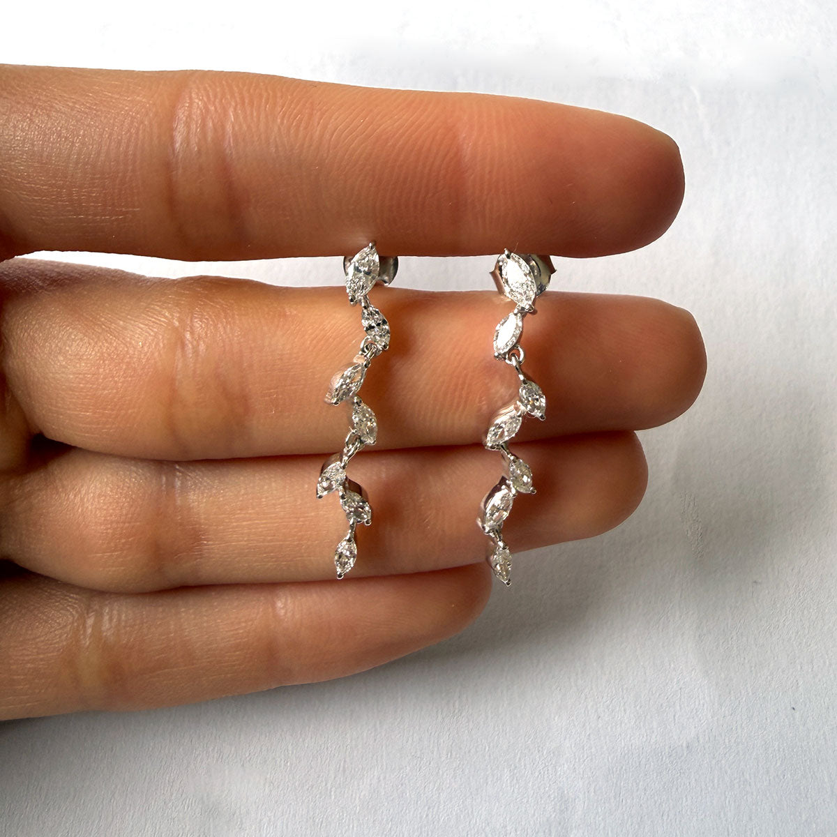 Aretes de plata largos con marquesas de diamantes de laboratorio 1ctw