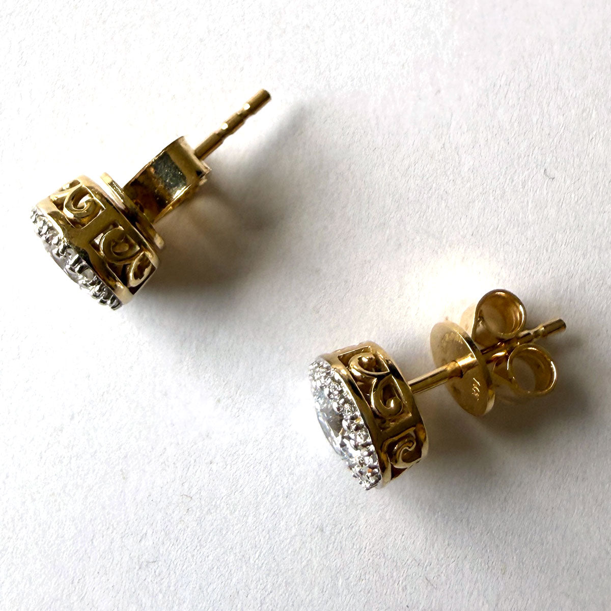 Aretes en oro amarillo 14K studs halo de diamantes de laboratorio 1ctw