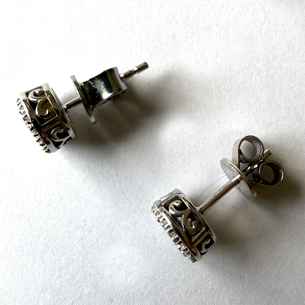 Aretes en oro blanco 14K studs halo de diamantes de laboratorio 1ctw