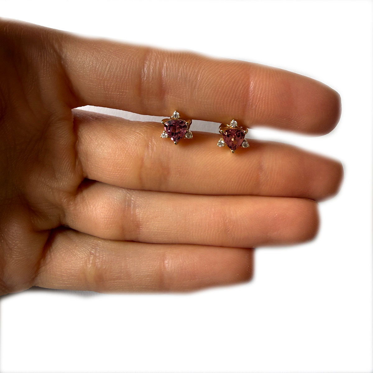 Aretes en oro amarillo 10K con turmalina rosa y diamantes de laboratorio 0.08ctw