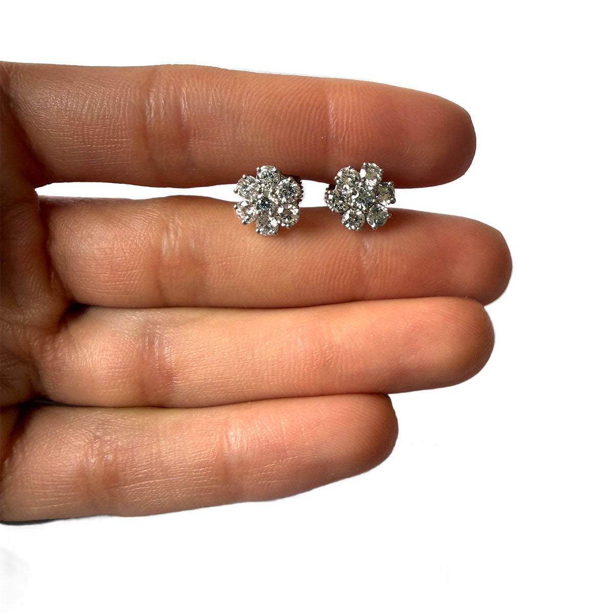 Aretes en plata studs cluster de diamantes de laboratorio 1.5ctw con broche rosca