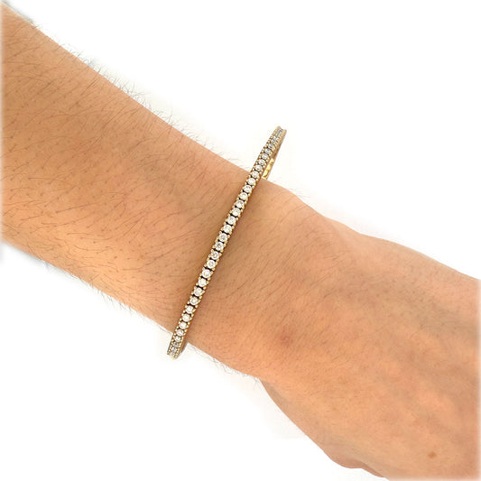 Pulsera tipo bangle flexible en plata con baño de oro amarillo con diamantes de laboratorio 1ctw