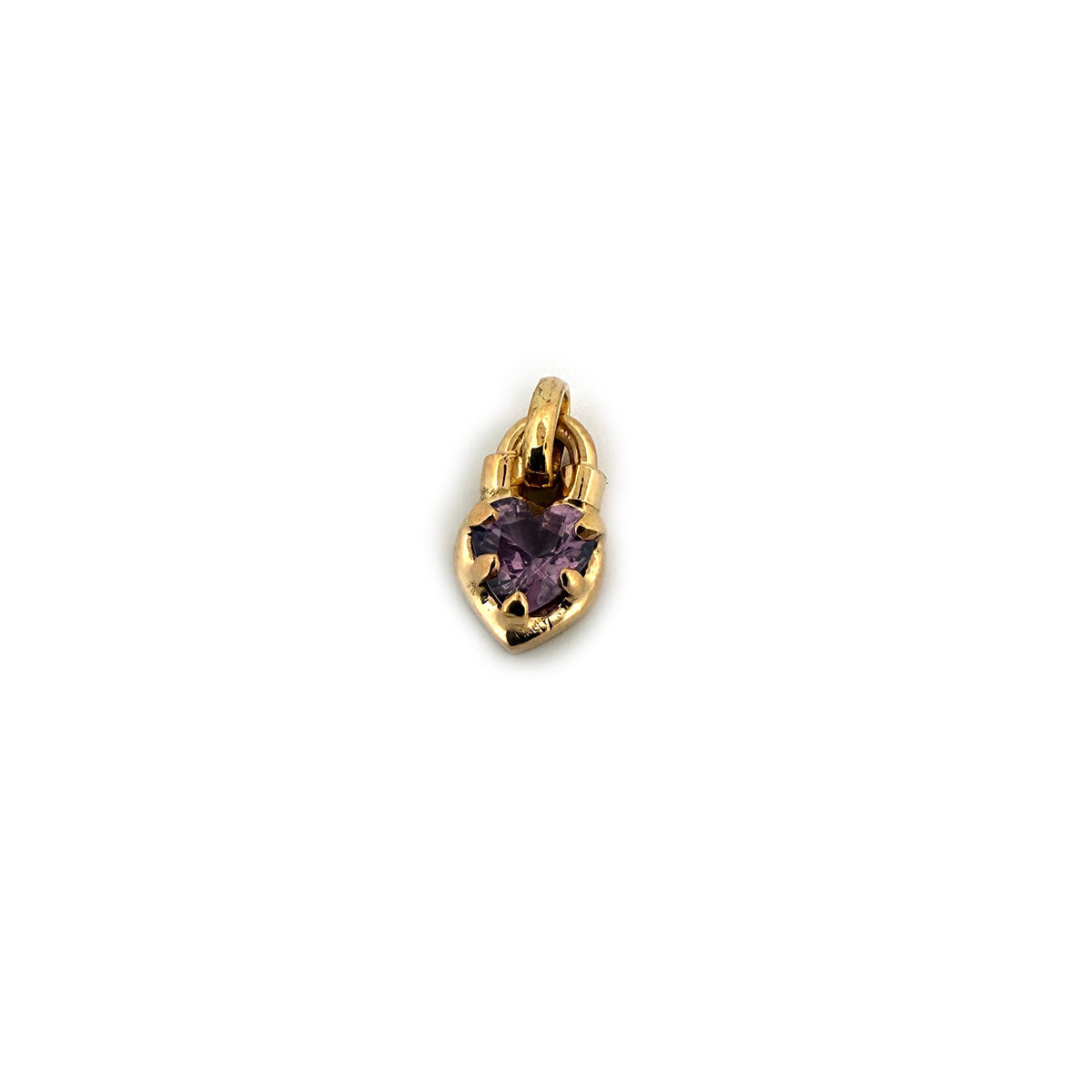 Dije en oro amarillo 14k con corazón mini de zafiro morado