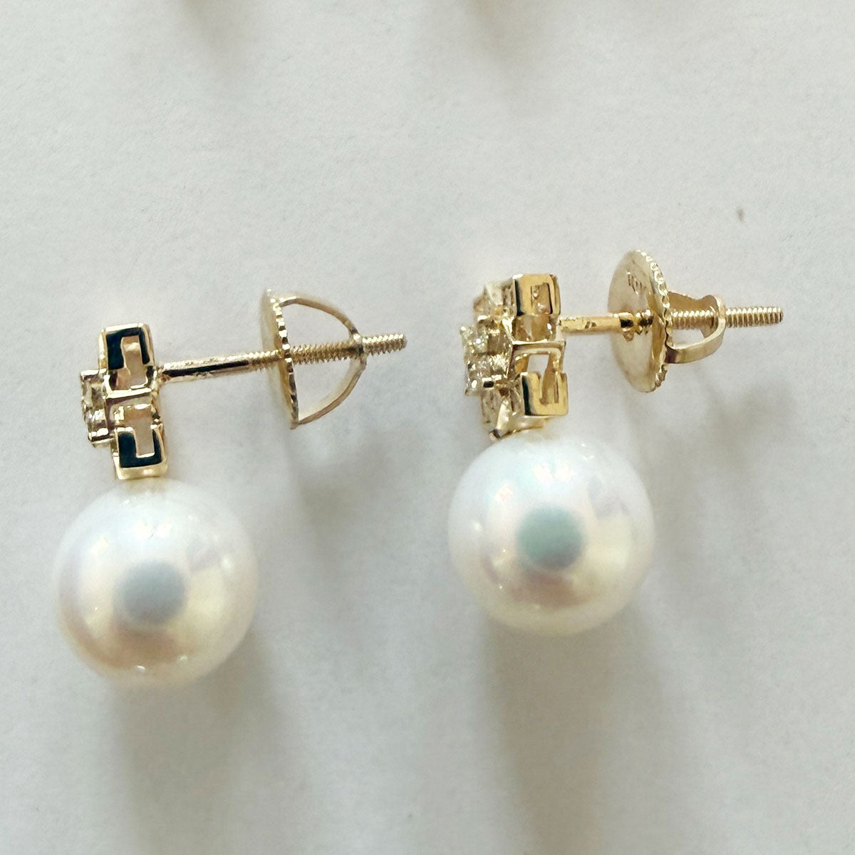 Aretes en oro amarillo 10K con diamantes 0.25ctw y perla redonda colgante