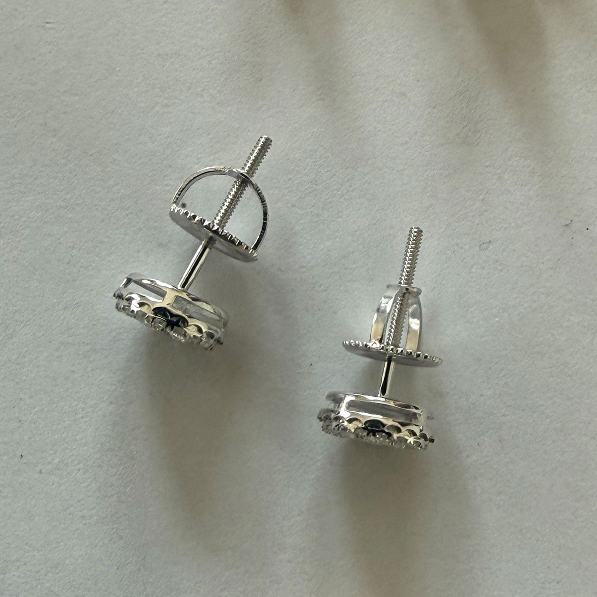 Aretes en oro blanco 14K redondos de diamantes 0.35ctw con tope rosca