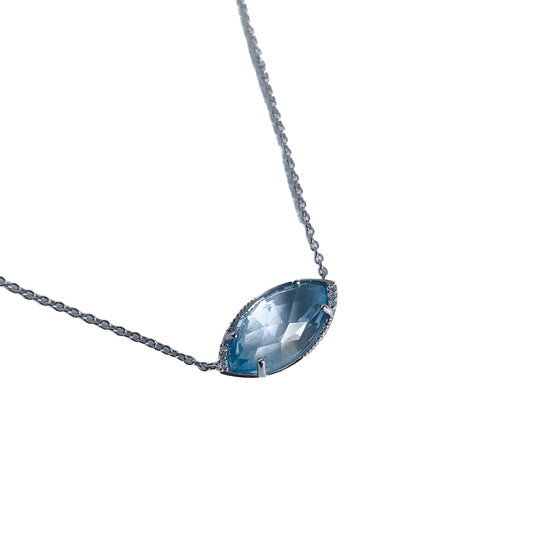 Collar de plata con marquesa de topacio azul y diamantes