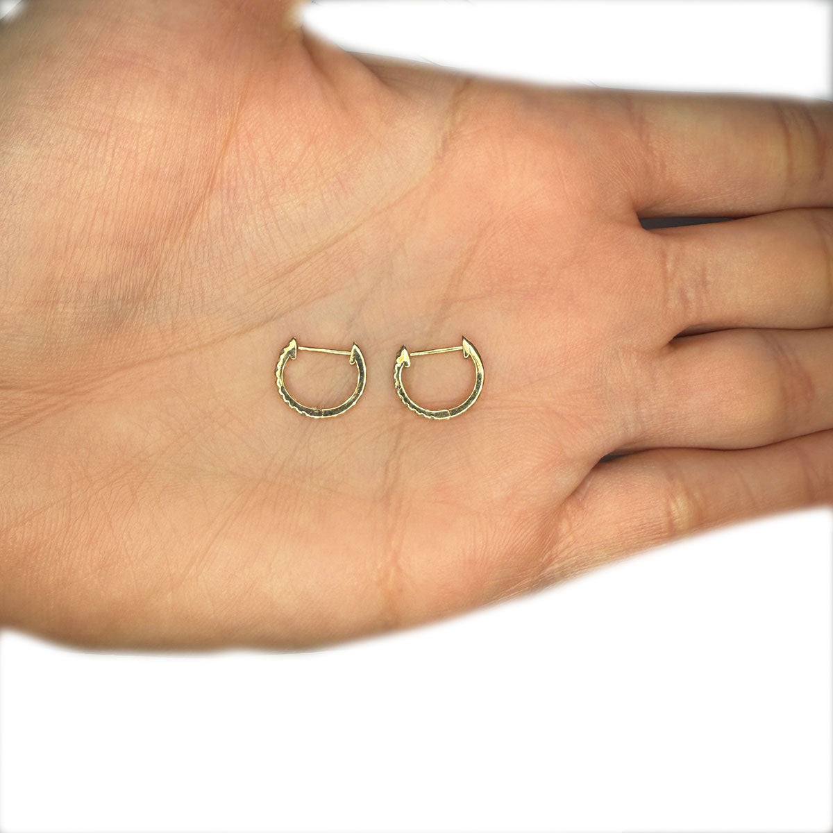 Huggies en oro amarillo 14K con diamantes 0.1ctw