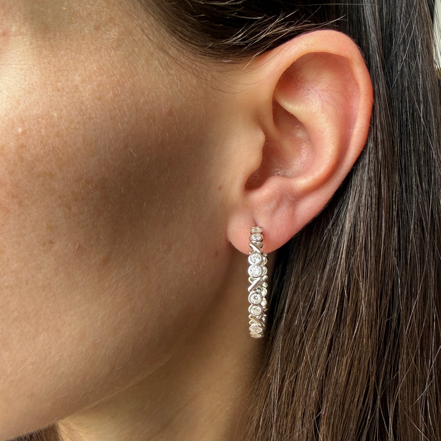 Argollas de plata XOXO con circonitas
