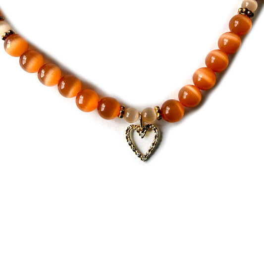 Collar de piedras naturales ojo de gato con dije de corazón en oro amarillo 14k con diamantes 0.25ctw