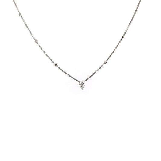 Collar de plata con diamantes central de laboratorio corte pera y diamantes redondos a los lados 1ctw