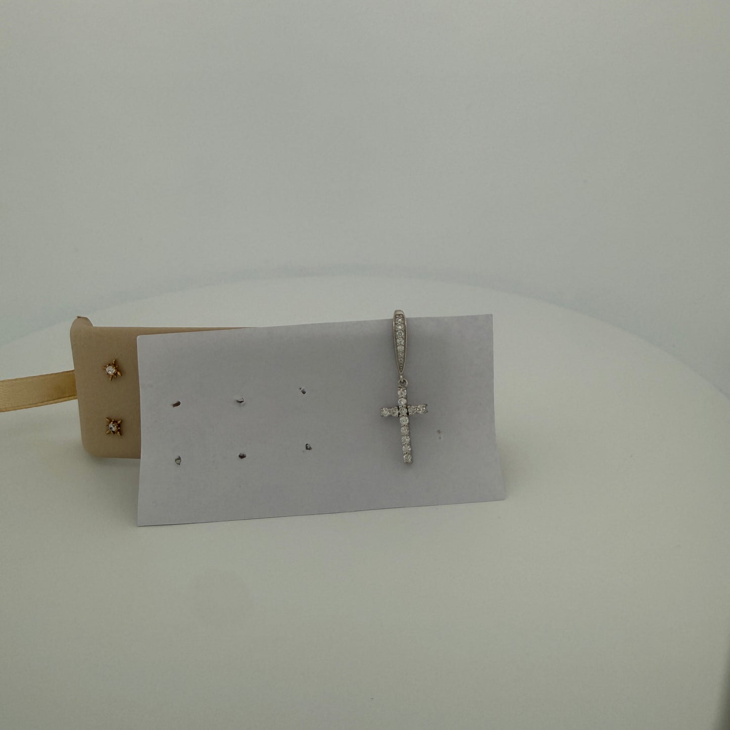 Aretes gancho de plata con cruz colgante con diamantes de laboratorio 0.70ctw