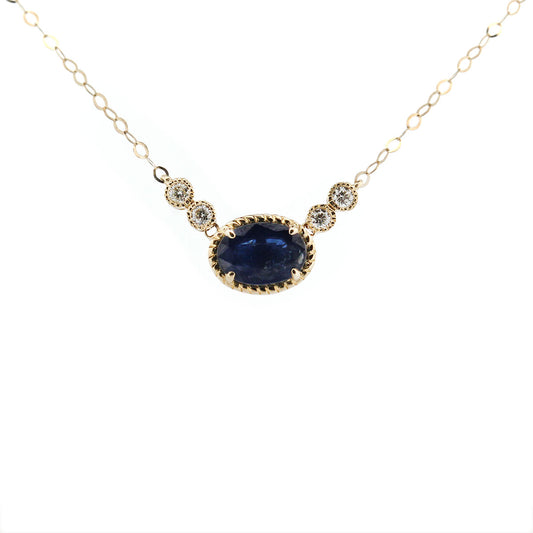 Collar en oro amarillo 10K con zafiro ovalado y diamantes 0.08ctw