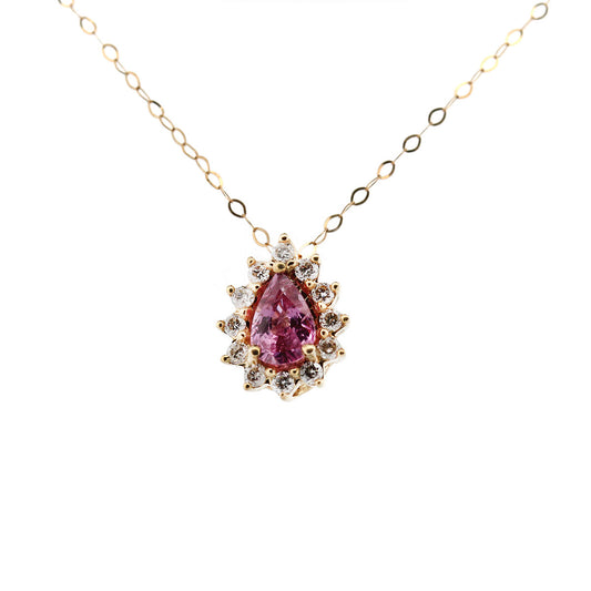 Collar en oro amarillo 14k con zafiro rosado corte pera y halo de diamantes 0.20ctw
