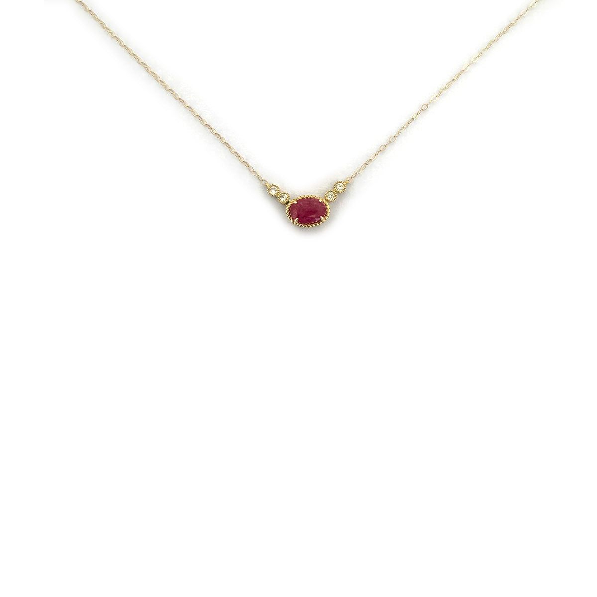 Collar en oro amarillo 10K con rubí ovalado y diamantes 0.08ctw