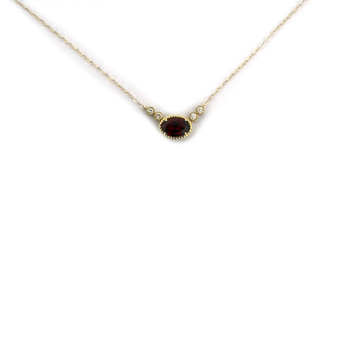 Collar en oro amarillo 10K con granate ovalado y diamantes 0.08ctw