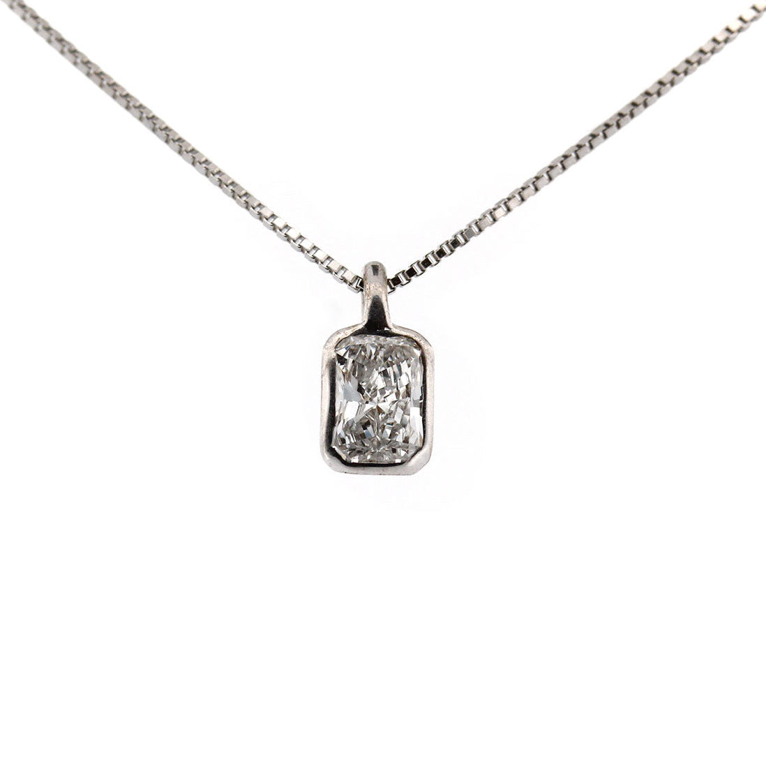 Collar en plata con dije de diamante de laboratorio corte radiante 0.25ct