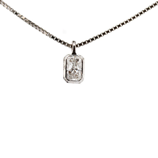 Collar en plata con dije de diamante de laboratorio corte radiante 0.5ct