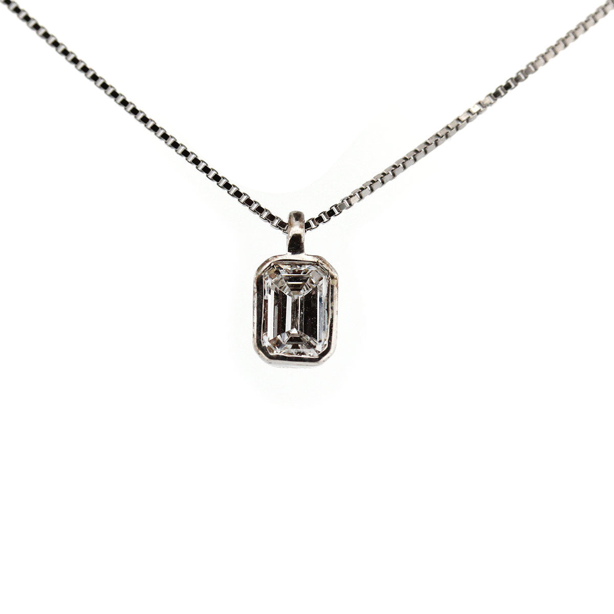 Collar en plata con dije de diamante de laboratorio corte esmeralda 0.5ct