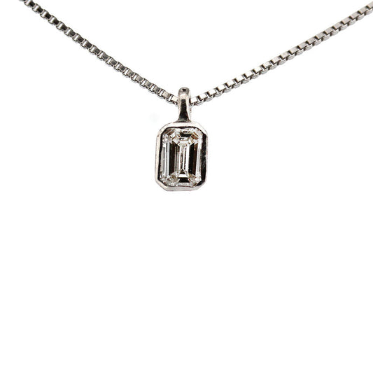 Collar en plata con dije de diamante de laboratorio corte esmeralda 0.25ct