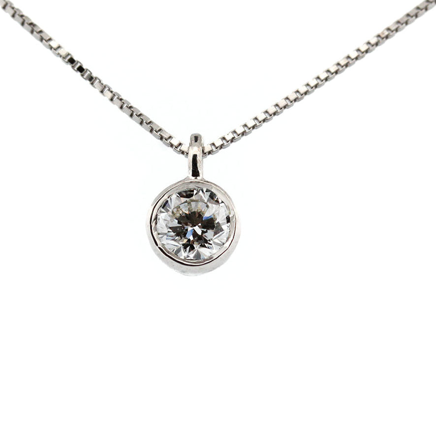 Collar en plata con dije de diamante de laboratorio redondo 0.5ct