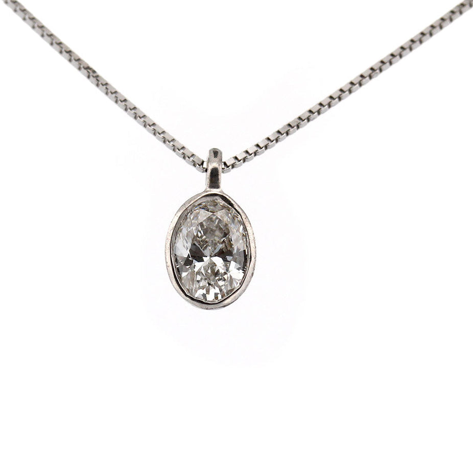 Collar en plata con dije de diamante de laboratorio ovalado 0.5ct