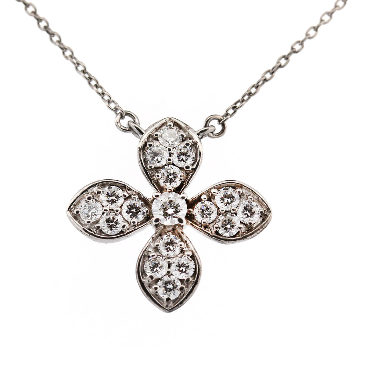 Collar con flor de diamantes de laboratorio 1ctw en plata