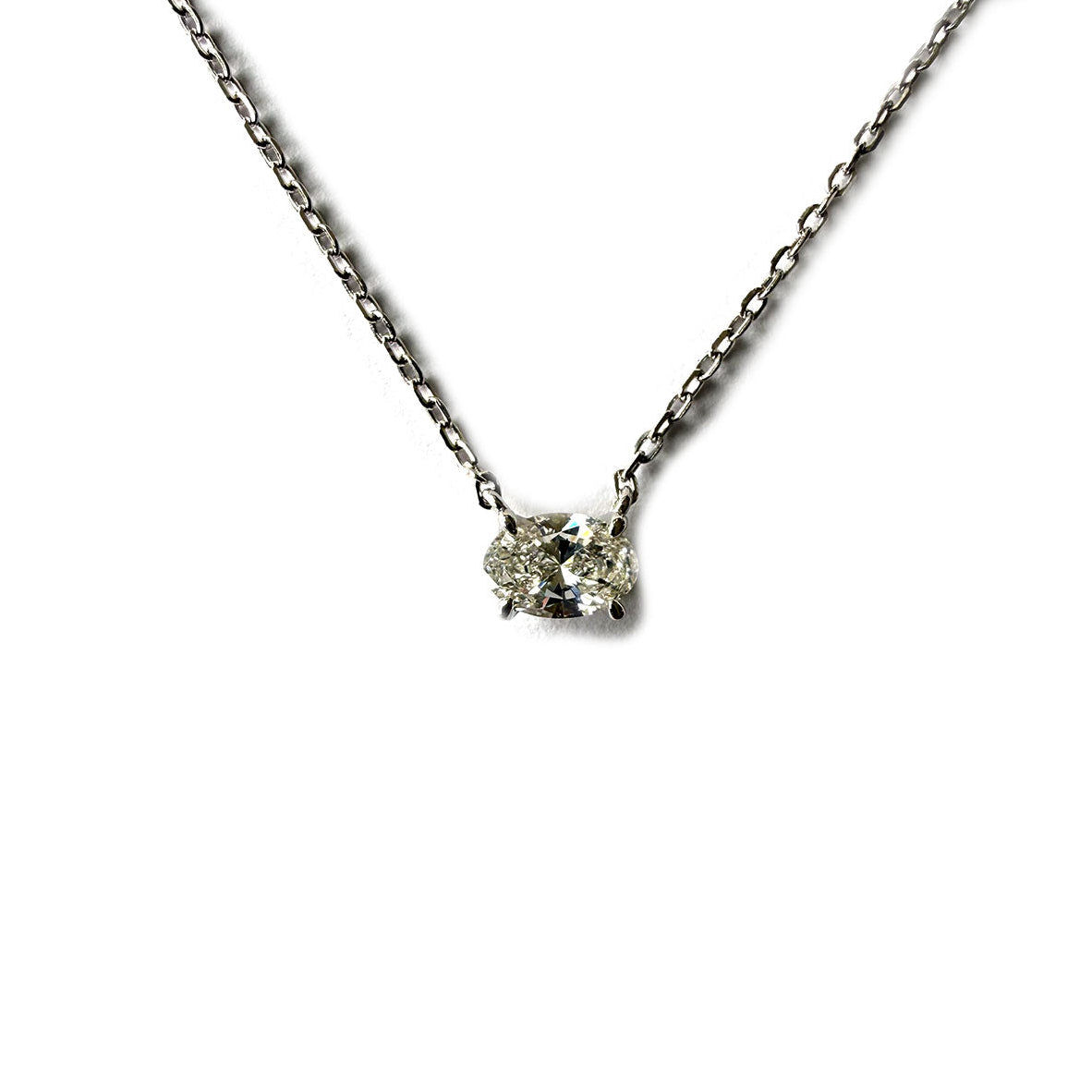 Collar de plata punto de luz de diamante de laboratorio ovalado 0.50ct