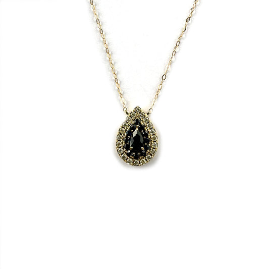 Collar en oro amarillo 14K con zafiro corte pera y halo de zafiros 0.50ctw y diamantes 0.17ctw