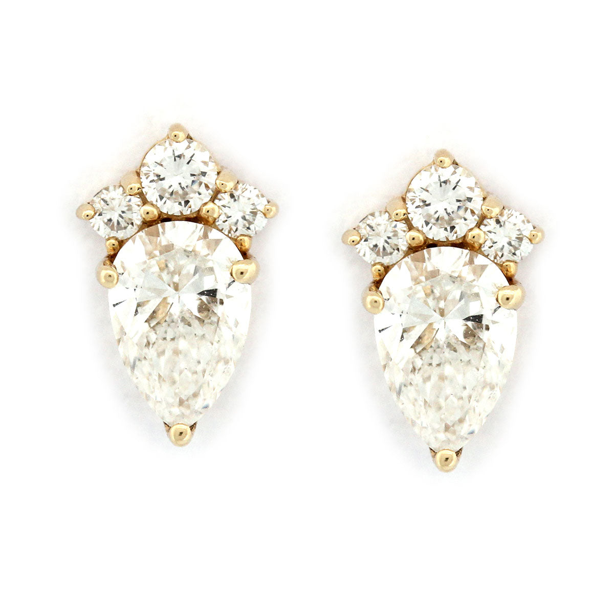 Aretes en oro amarillo 10K con diamantes de laboratorio corte pera y redondos 1ctw