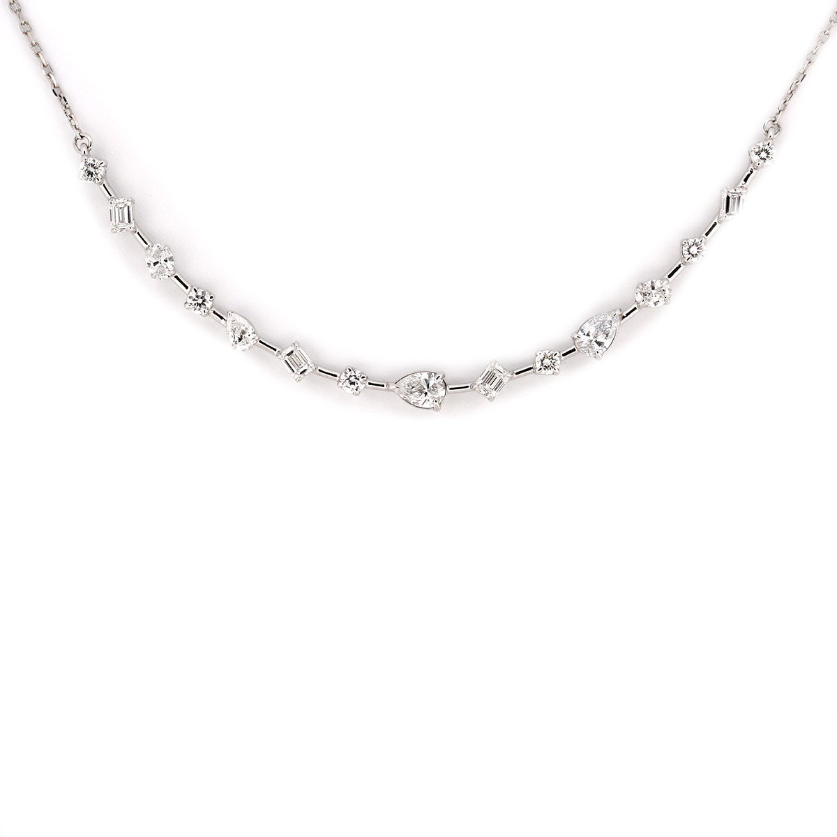 Collar en plata con curva de diamantes de varias formas de laboratorio 1.52ctw