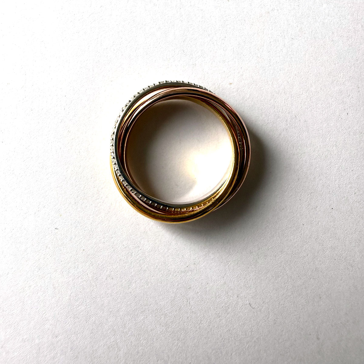 Anillo de 3 aros de plata con baño de oro rosa, amarillo y diamantes 0.40ctw
