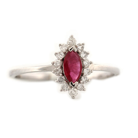 Anillo en oro blanco 14K con marquesa de rubí 0.21ct y halo de diamantes 0.13ctw