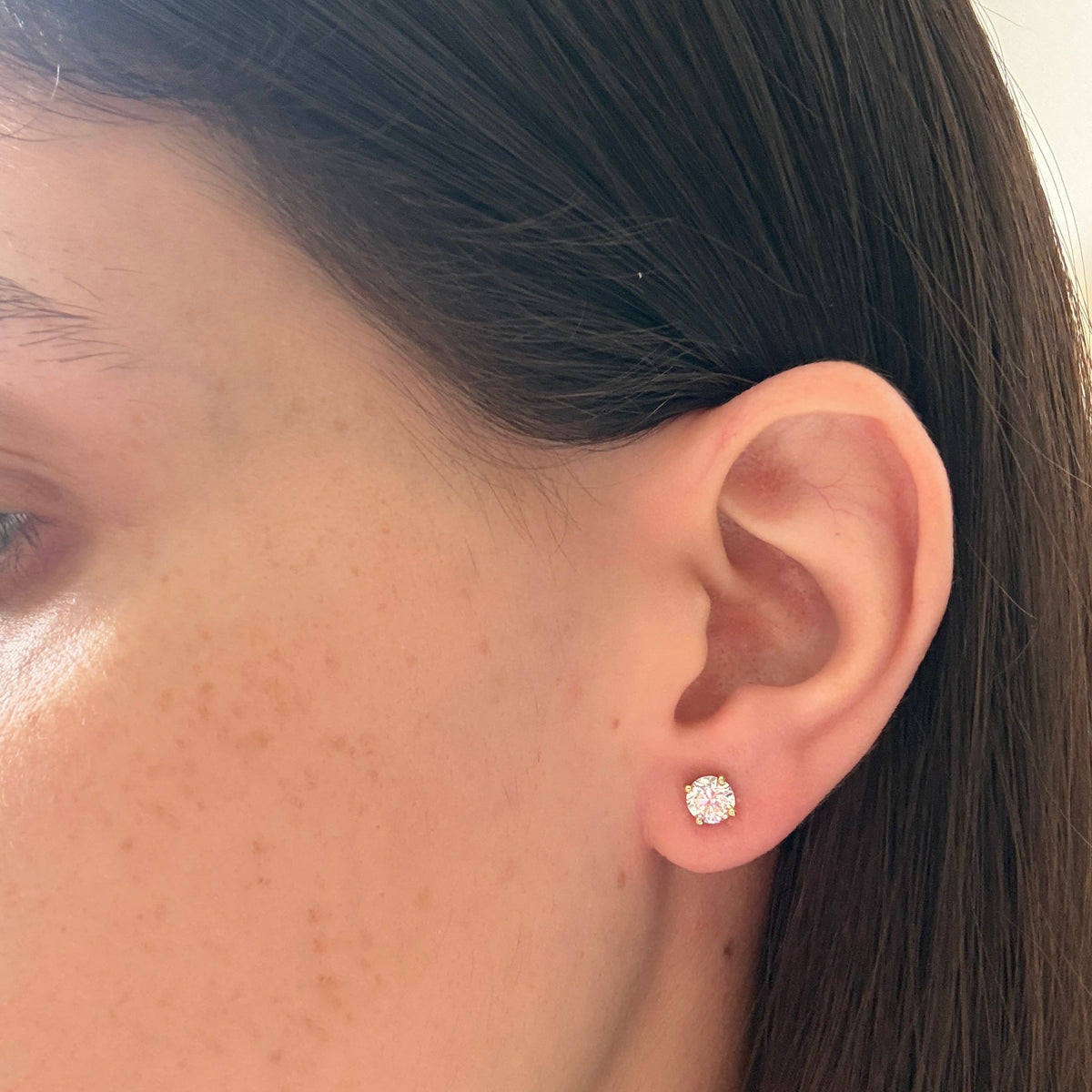 Aretes stud martini en oro amarillo 14k con diamantes de laboratorio 1ctw