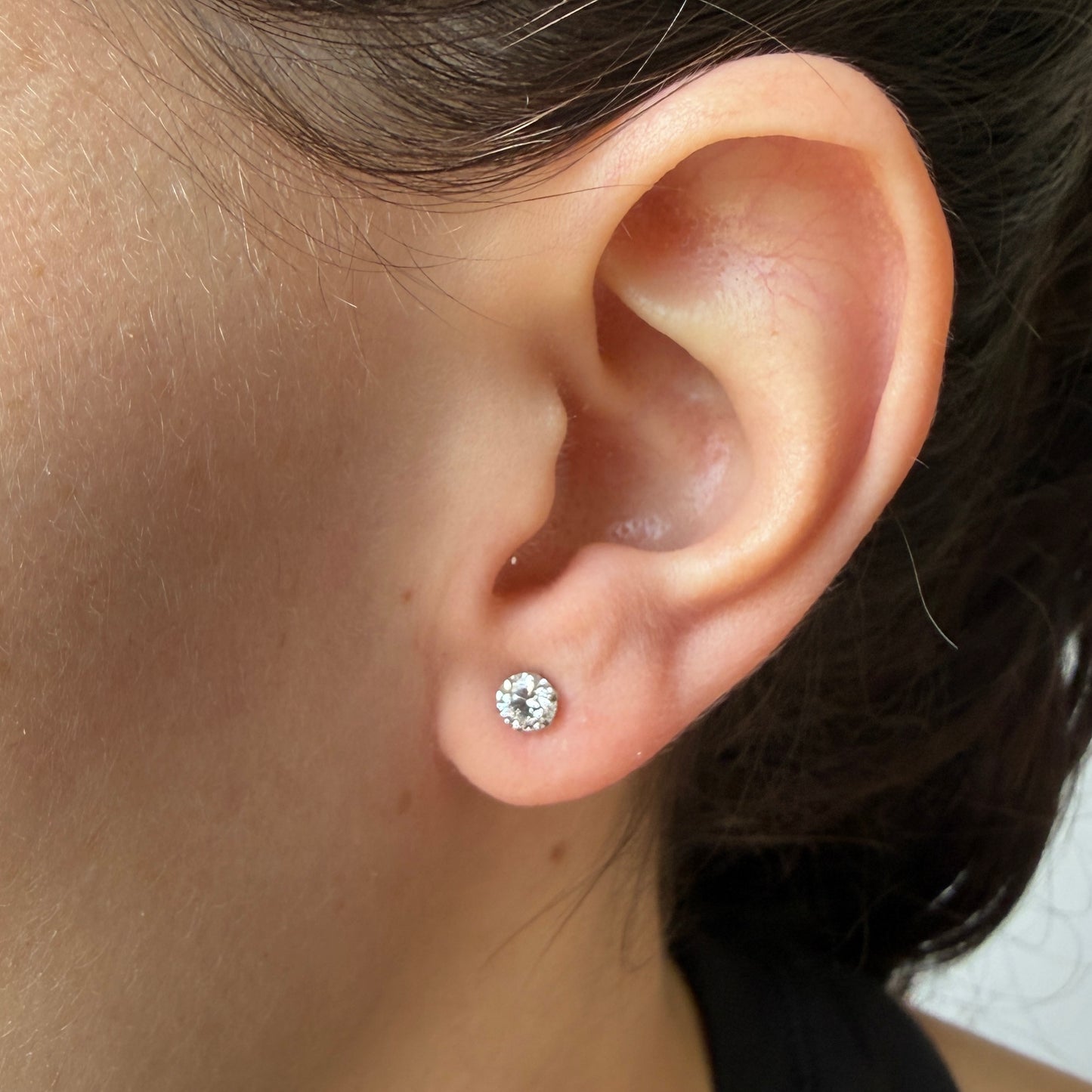 Aretes en platino studs de diamante de laboratorio redondo 0.60ctw