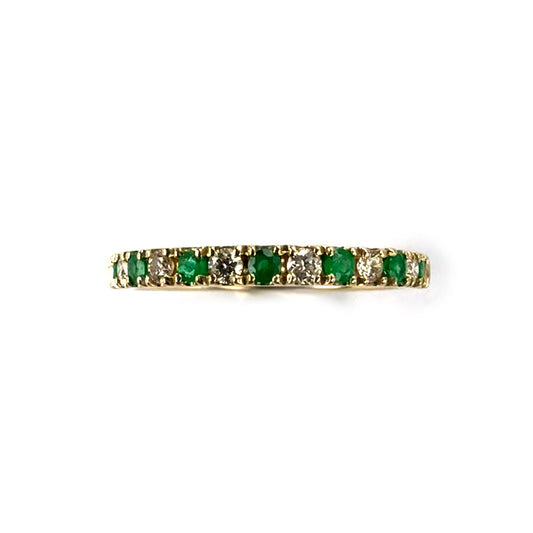Anillo medio cintillo en oro amarillo 10K con esmeraldas y diamantes 0.17ctw