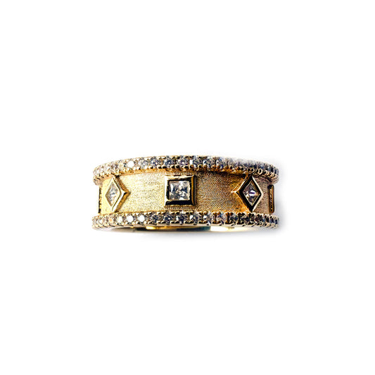 Anillo grueso de plata con baño de oro y circonitas